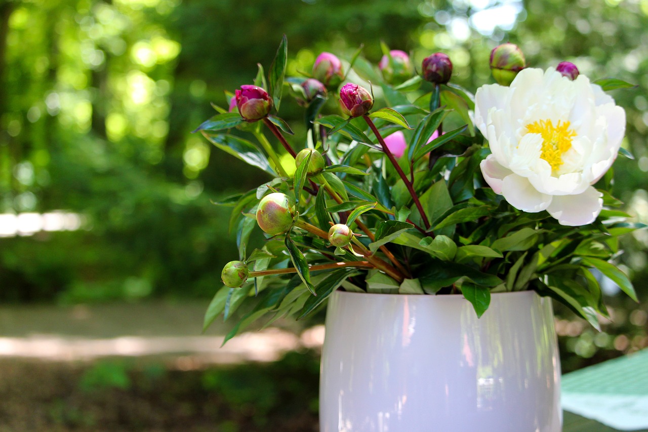 Beautiful DIY Vases to Adorn Your Space